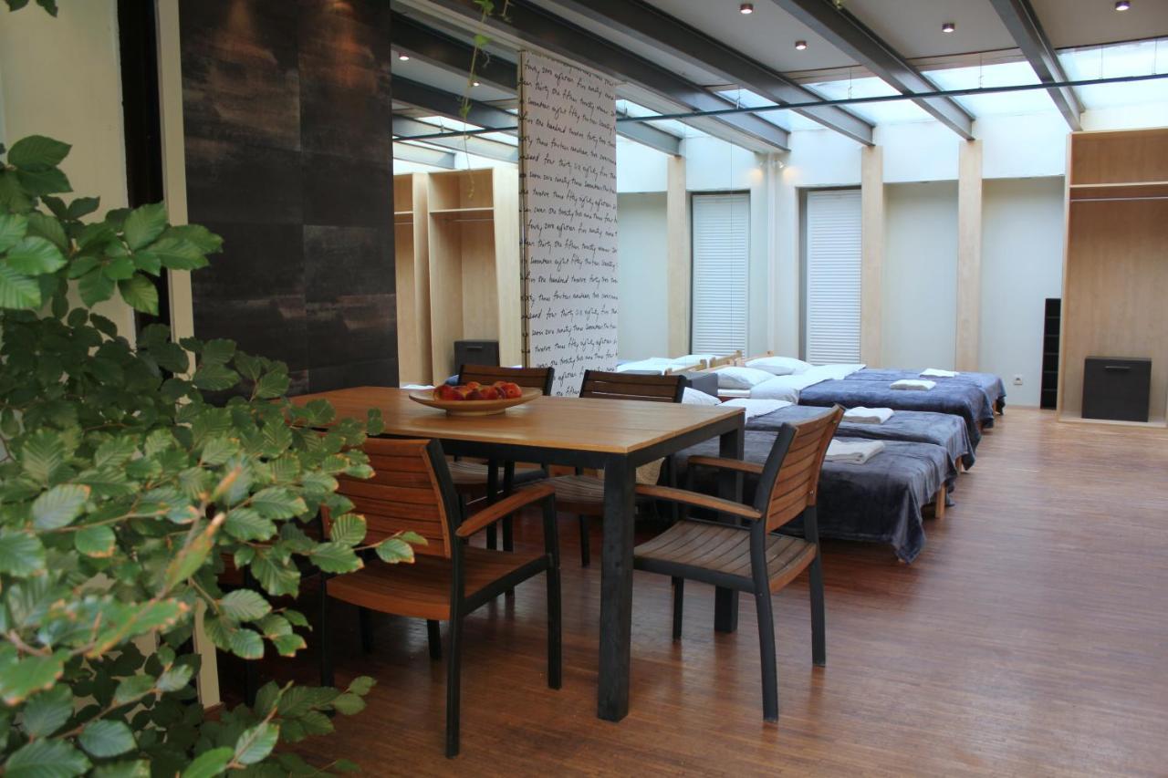 Apartment With Garden In City Center Krakau Buitenkant foto